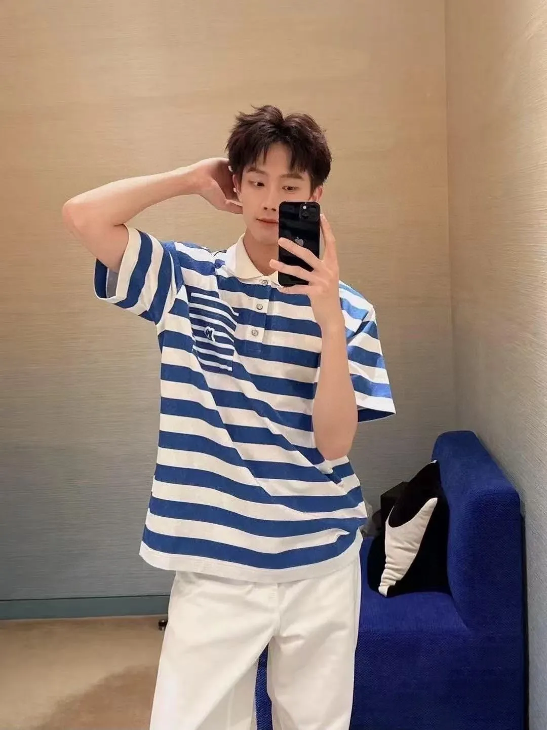 Louis Vuitton/Louis Vuitton 25Blue letter logo printed short-sleeved Louis Vuitton/Louis Vuitton blue striped polo Polo short-sleeved